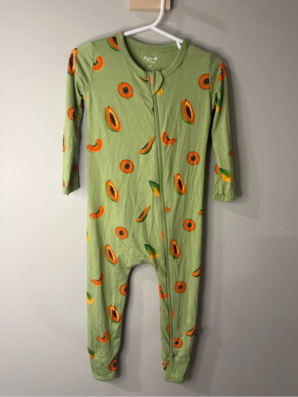 Kyte BABY Light Green Papaya-Print Zippered Romper Size 3T